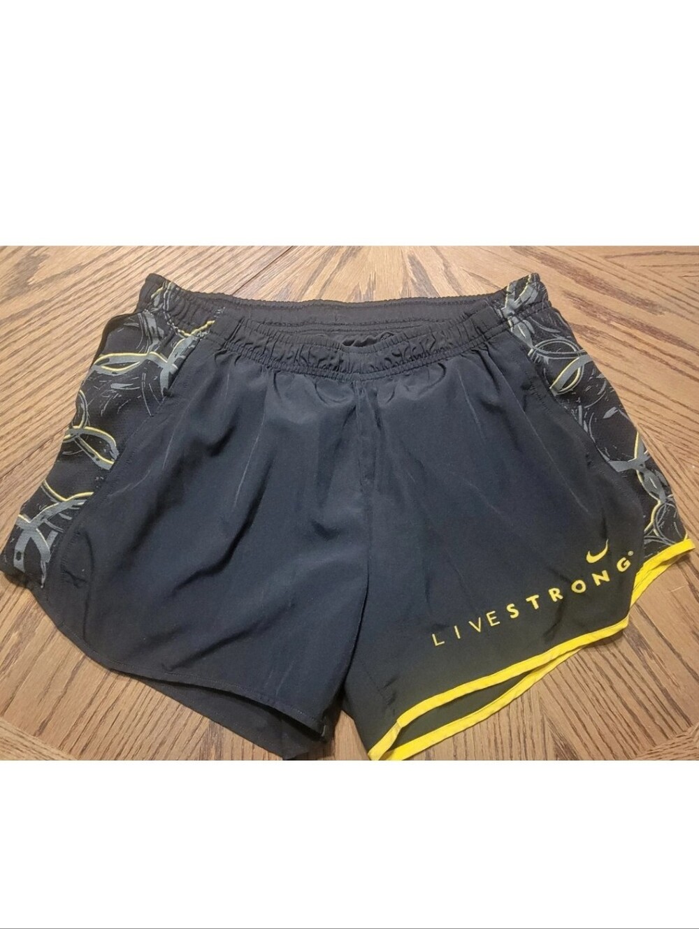 Nike Livestrong Womens Dri-FIT Tempo Running Shorts Black Yellow Size M (1036)